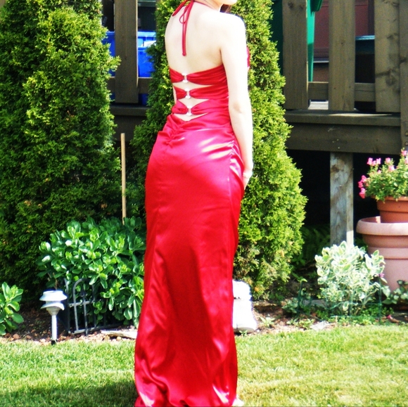 Laura Petite Prom Dress - Picture 6 of 10